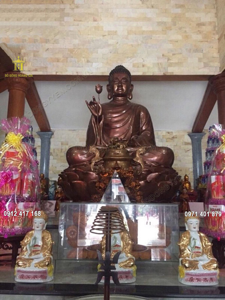 Tượng Đức Phật Thích Ca tại không gian thờ cúng